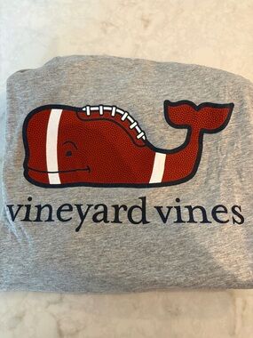Vineyard Vines LS Football Graphic T size L